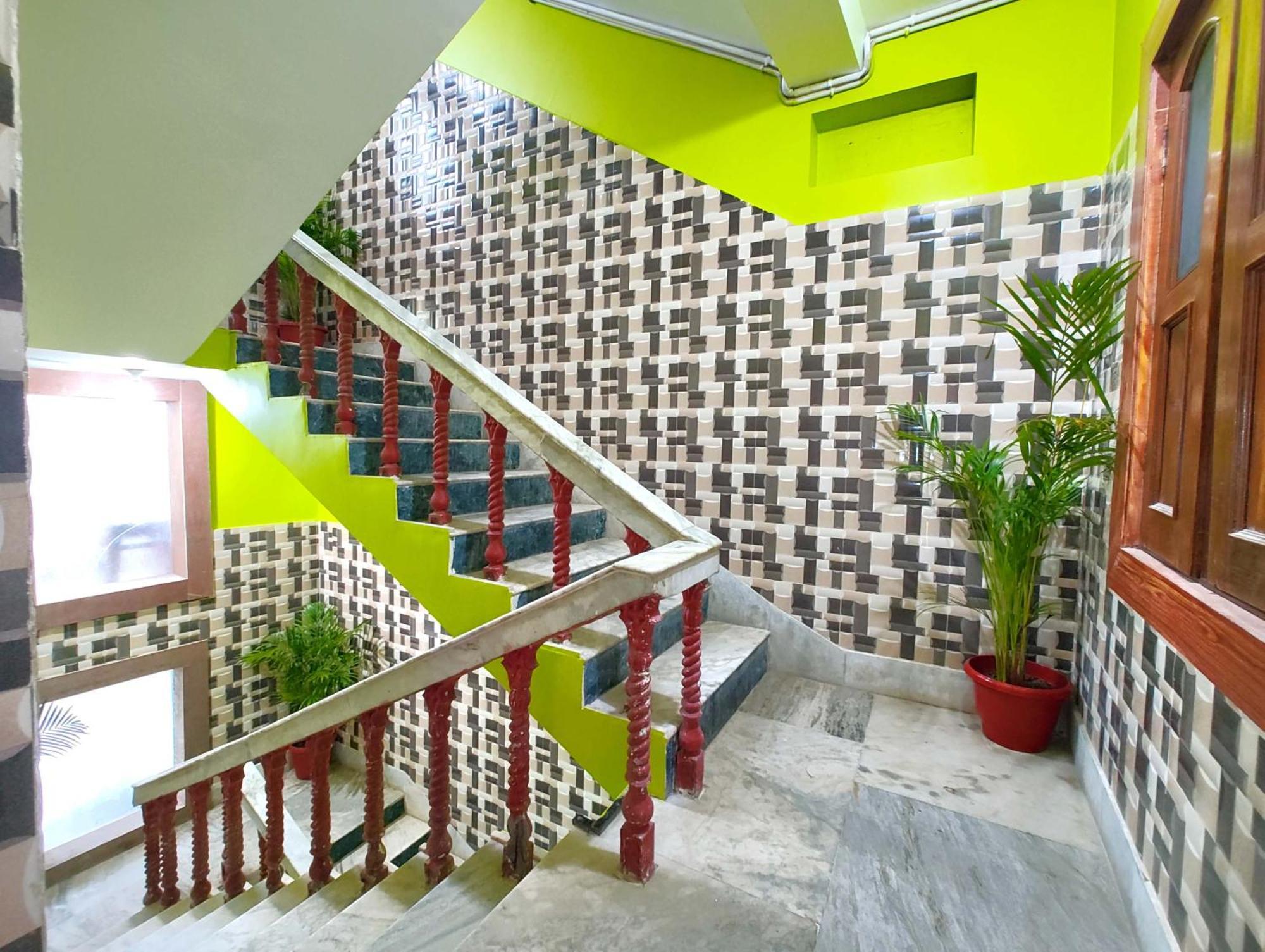 Goroomgo Ashok Royal গোরুমগো অশোক রয়েল পুরী- Near-sea Beach-and-temple, Fully-air-conditioned-hotel With-wifi-parking-facility-card Payment Acceptable - Book Now 3*